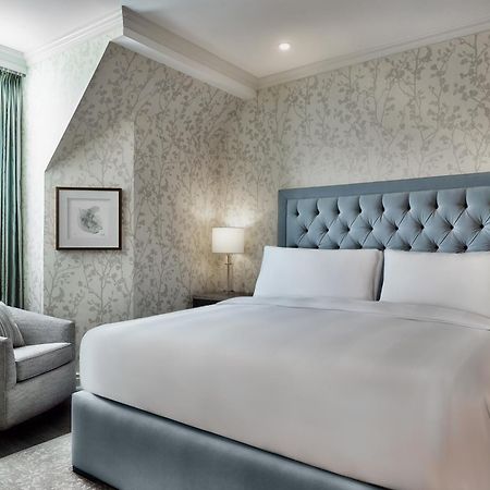 Chateau Vaudreuil Екстер'єр фото A bedroom at the London West Hollywood