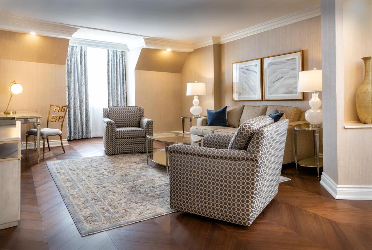 Chateau Vaudreuil Екстер'єр фото A living room at the Ritz-Carlton, Boston
