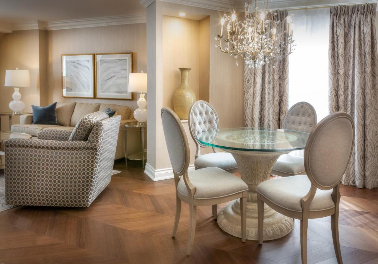 Chateau Vaudreuil Екстер'єр фото A living room at The Ritz-Carlton, Chicago