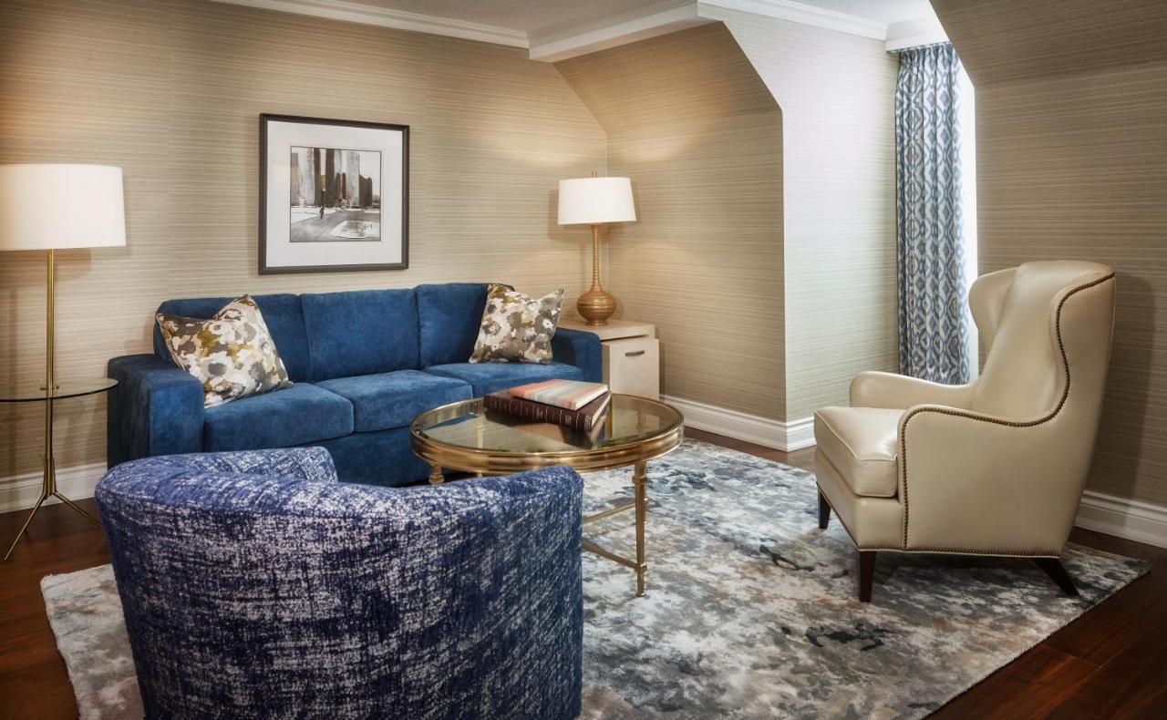 Chateau Vaudreuil Екстер'єр фото A living room at the Ritz-Carlton, Boston