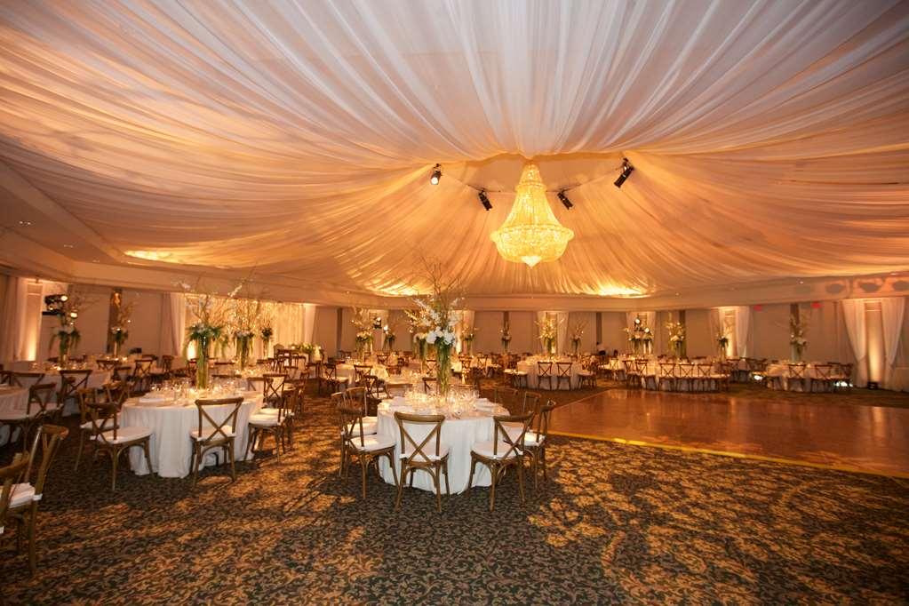 Chateau Vaudreuil Екстер'єр фото The tent at the Ritz-Carlton, Laguna Niguel
