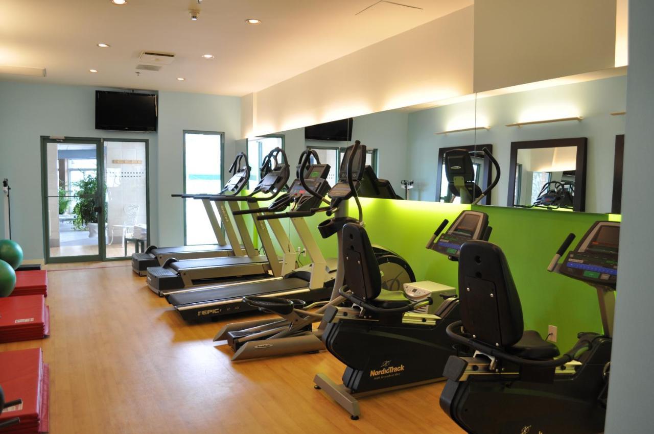 Chateau Vaudreuil Екстер'єр фото A gym at a hotel