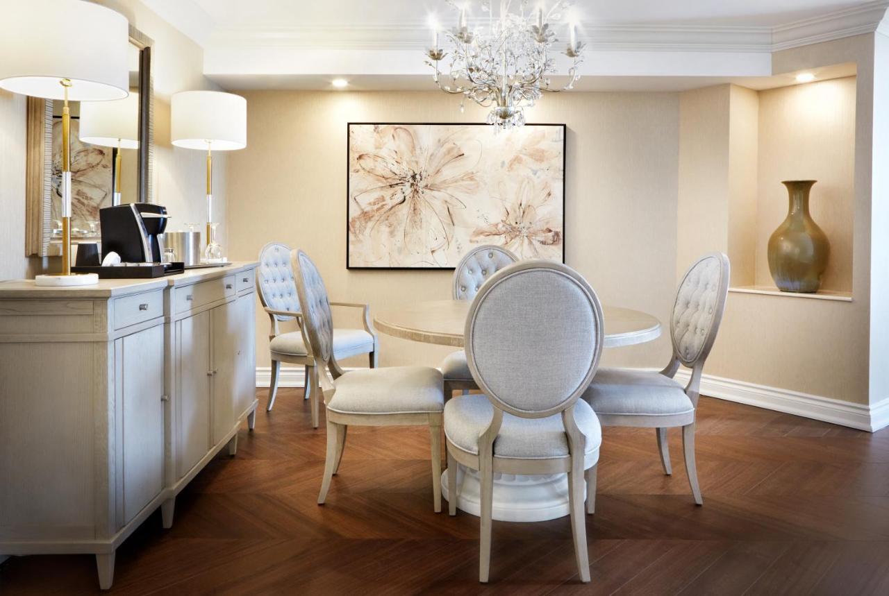 Chateau Vaudreuil Екстер'єр фото A dining room at The Ritz-Carlton, Boston
