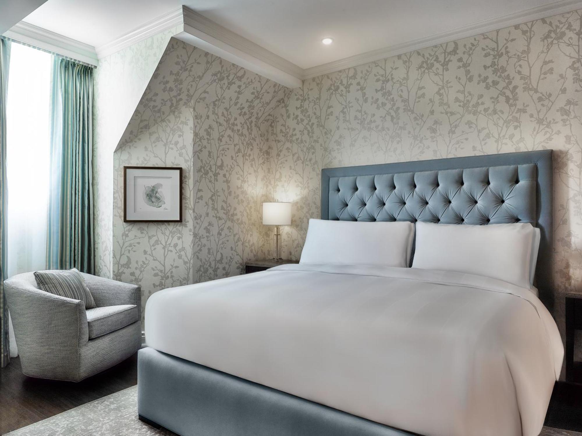 Chateau Vaudreuil Екстер'єр фото A bedroom at the London West Hollywood