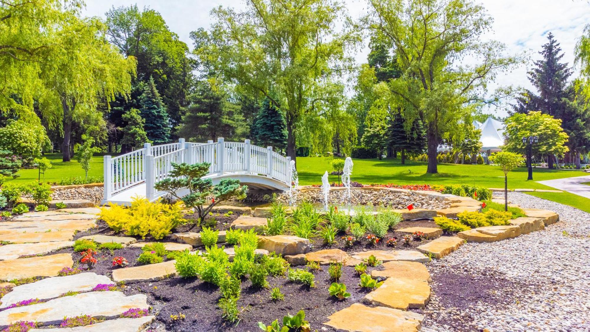 Chateau Vaudreuil Екстер'єр фото The gardens at the center