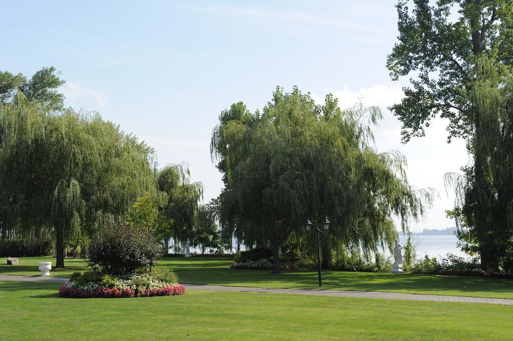 Chateau Vaudreuil Екстер'єр фото View of the park
